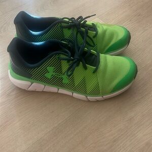 ⭐️$14 Boys Under Armour Shoes